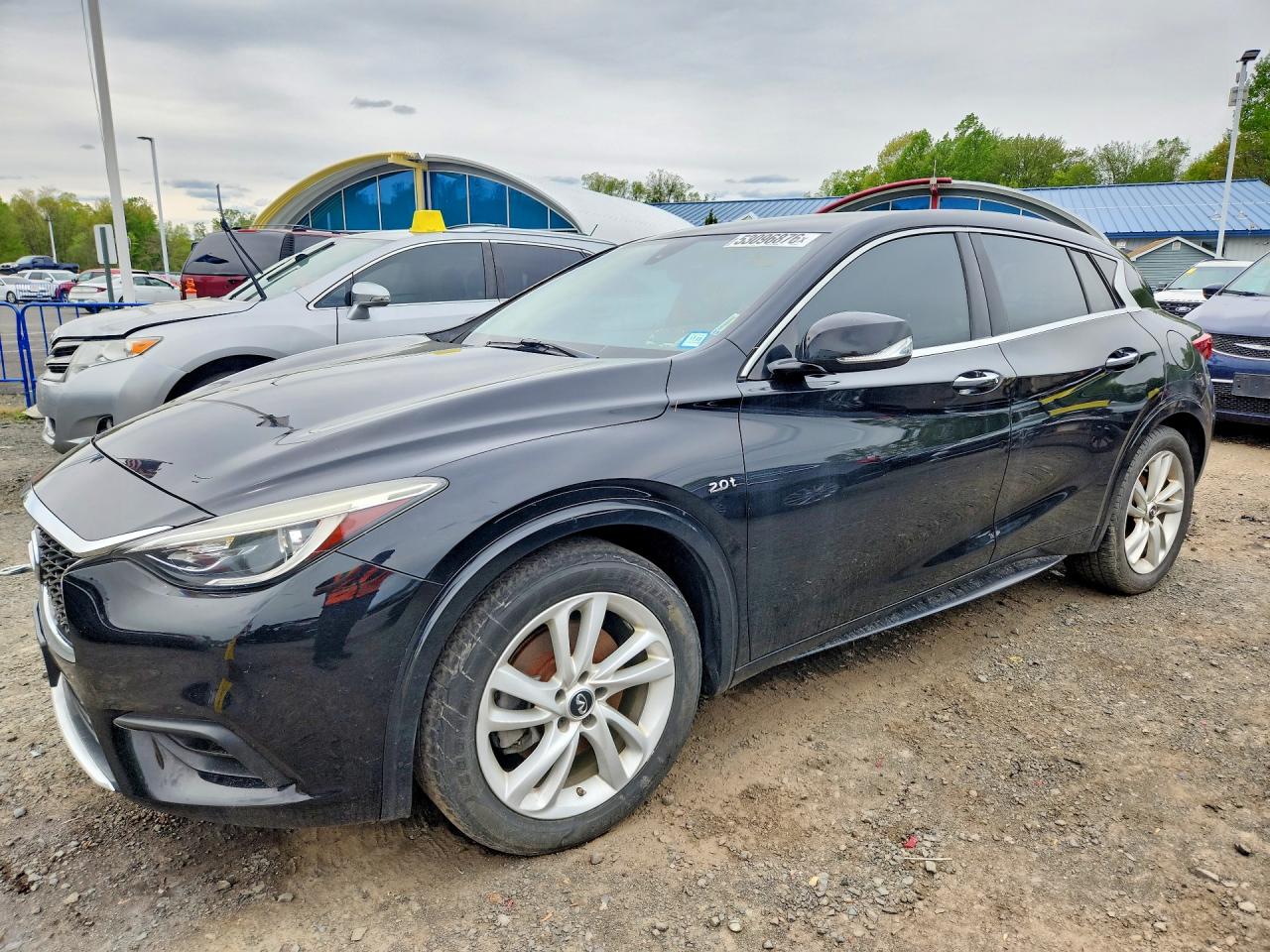 2018 Infiniti QX30 Premium, VIN SJKCH5CP0JA058730 — Minor dents and scratches