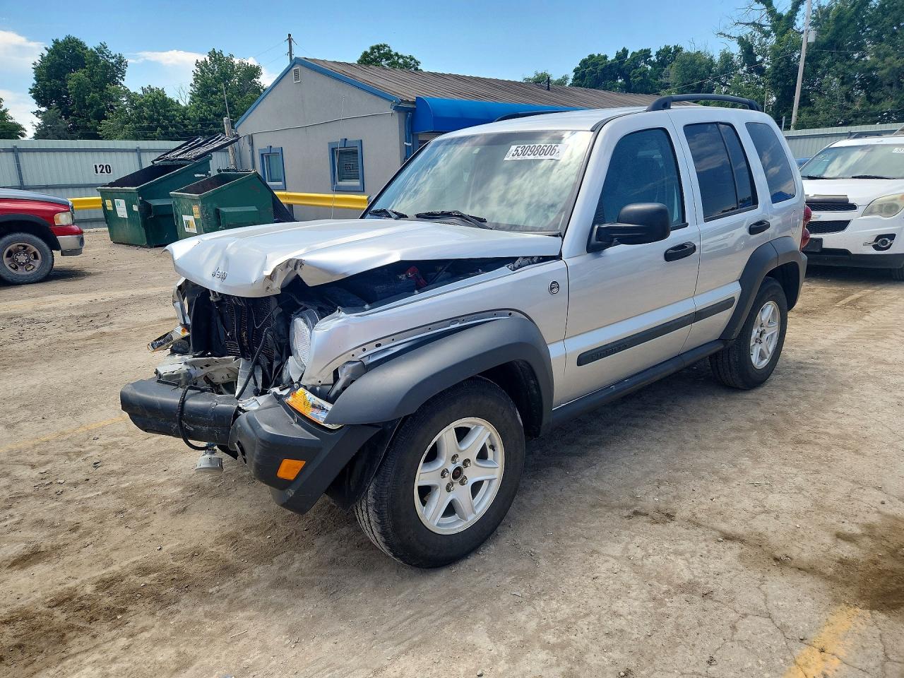 2006 Jeep Liberty Sport, VIN 1J4GL48K66W252418 — Front end