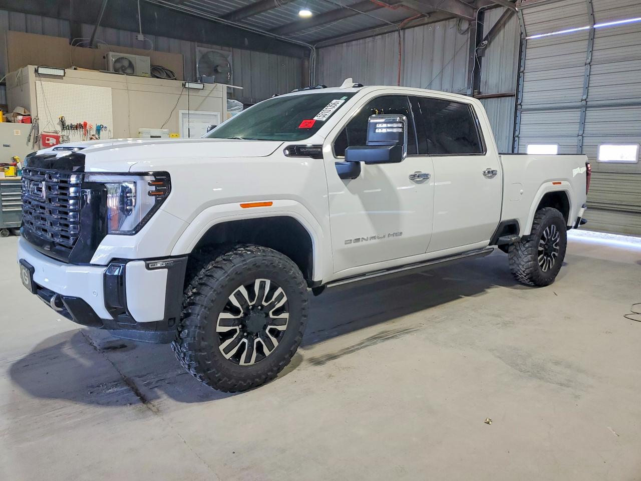 2025 GMC Sierra 2500HD Denali Ultimate, VIN 1GT4UXEY0SF289121 — Vandalism