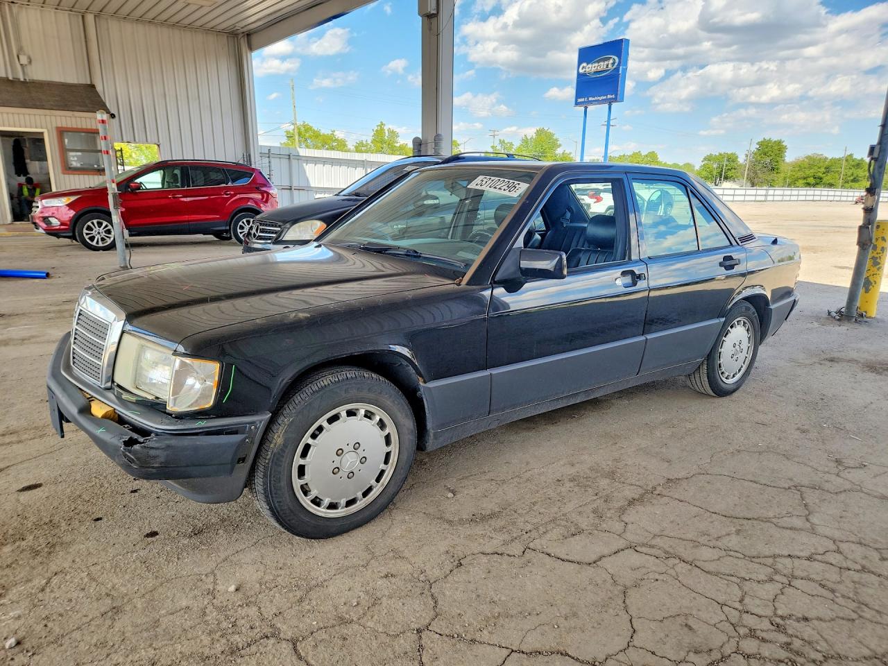 1992 Mercedes-Benz 190, VIN WDBDA29D9NF984865 — Front end