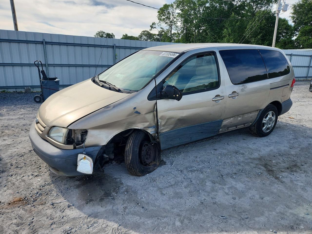 2001 Toyota Sienna CE, VIN 4T3ZF19C81U379092 — Front end
