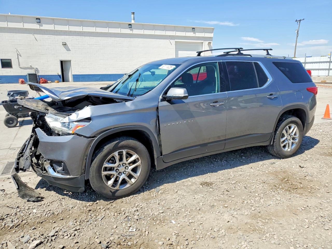 2018 Chevrolet Traverse LT Cloth, VIN 1GNERGKWXJJ171248 — Front end