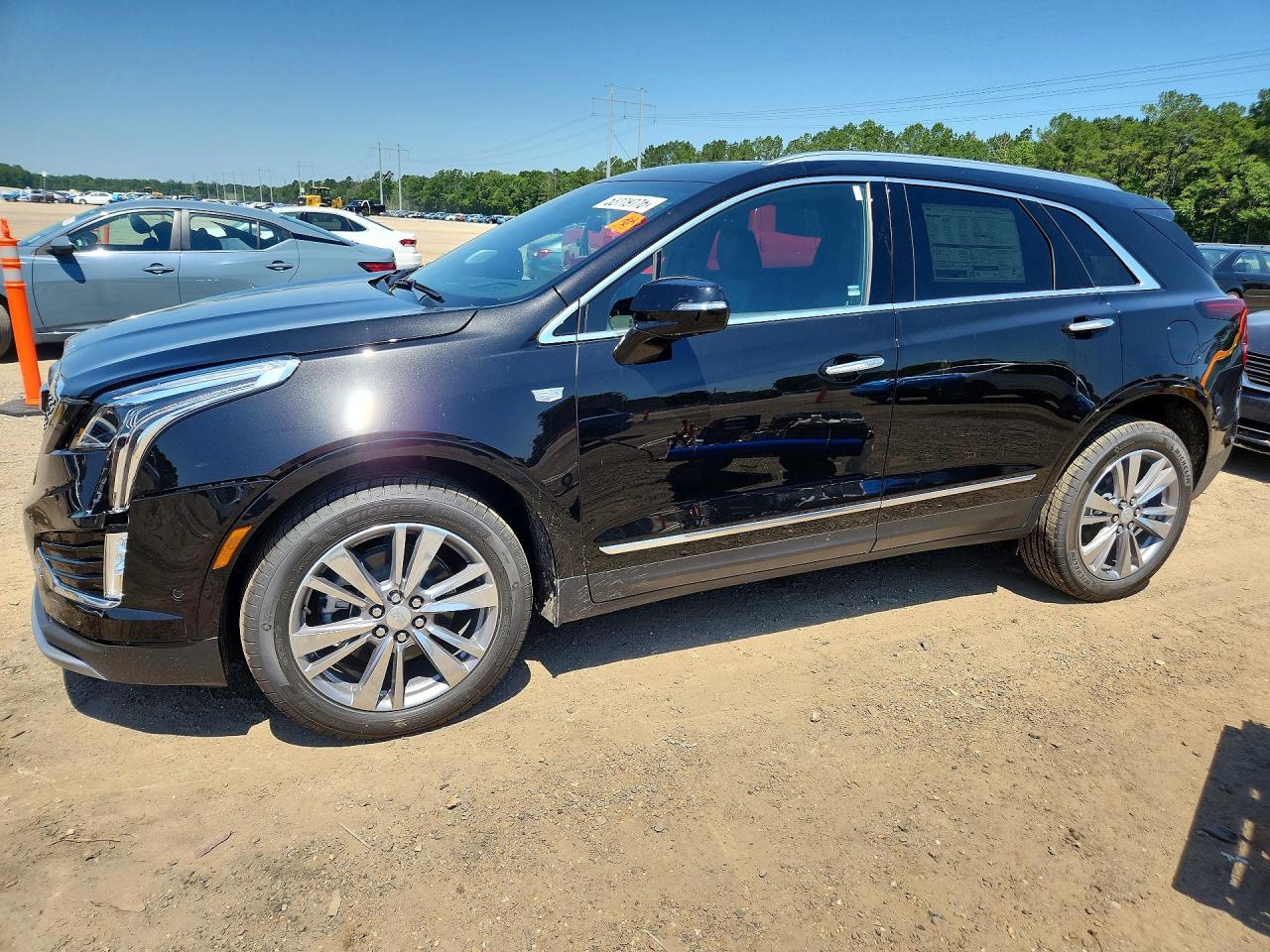 2026 Cadillac XT5 FWD Premium Luxury, VIN 1GYKNCRS4TZ110804 — Front end