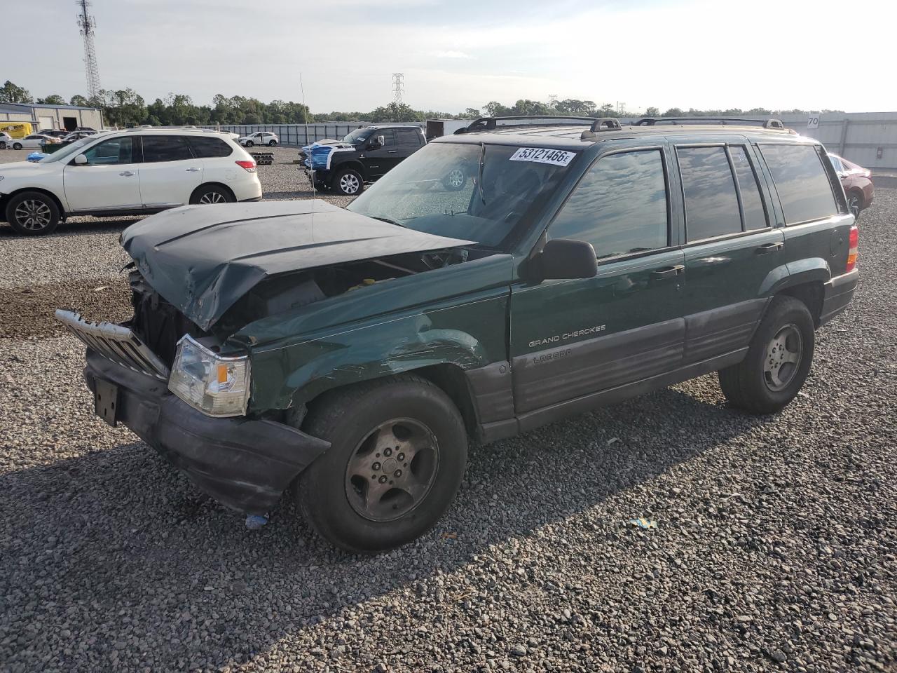 1998 Jeep Grand Cherokee Laredo, VIN 1J4FX58S4WC317810 — Front end