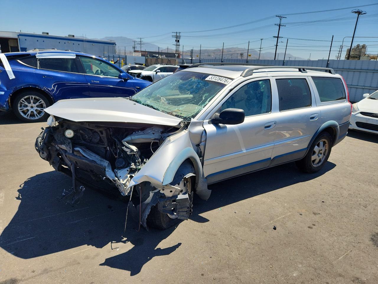 2003 Volvo V70 XC70, VIN YV1SZ59H031098069 — Перед