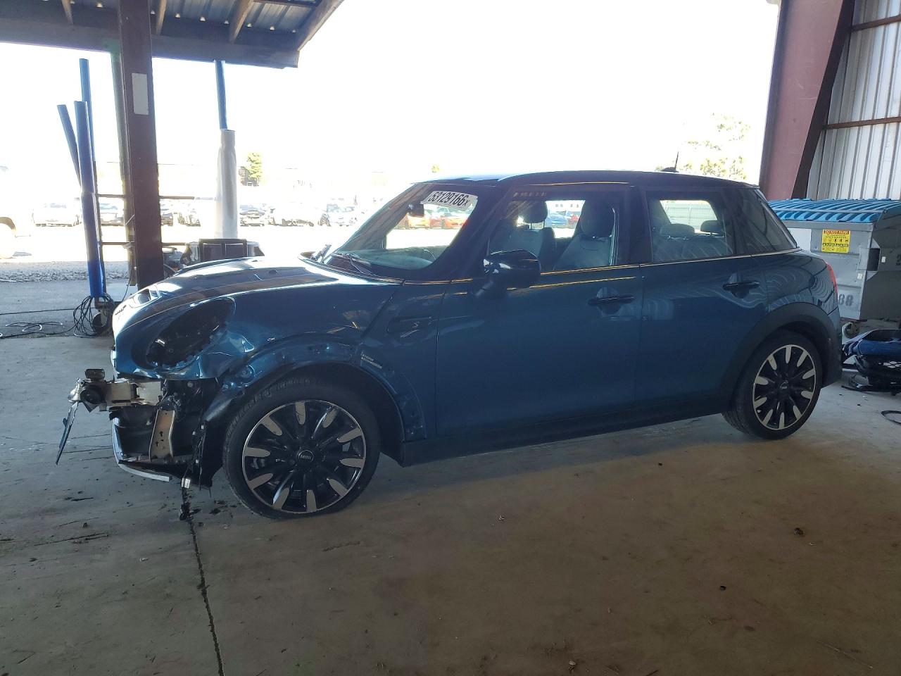 2022 MINI Hardtop 4 Door Cooper S, VIN WMW53DK02N2P87124 — Фото с аукциона 1 of 4