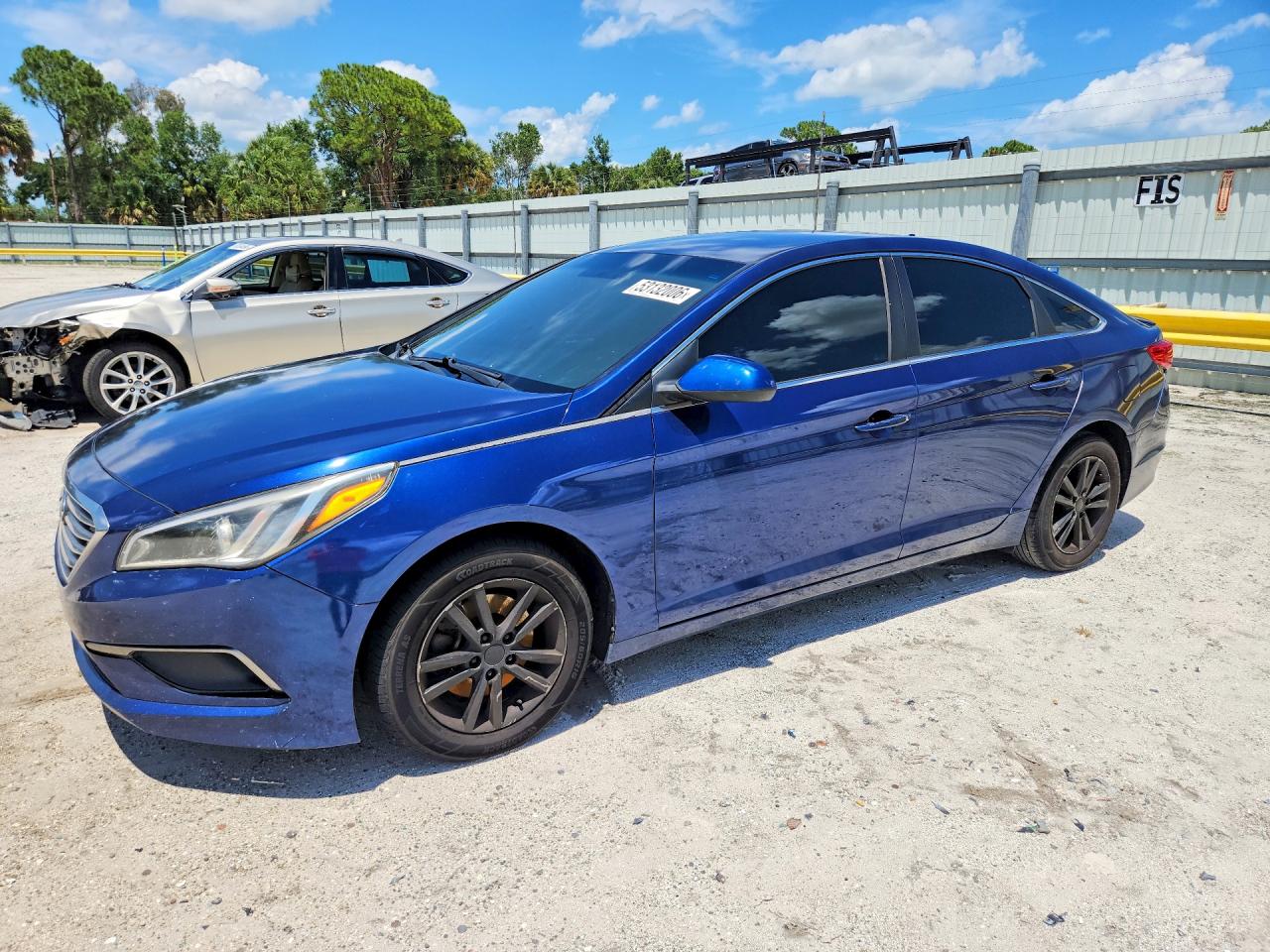 2016 Hyundai Sonata SE, VIN 5NPE24AF0GH357931 — Пожар в салоне