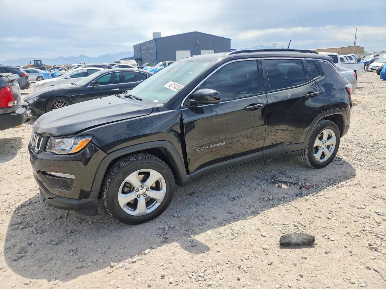 2018 Jeep Compass Latitude, VIN 3C4NJCBB2JT461756 — Front end