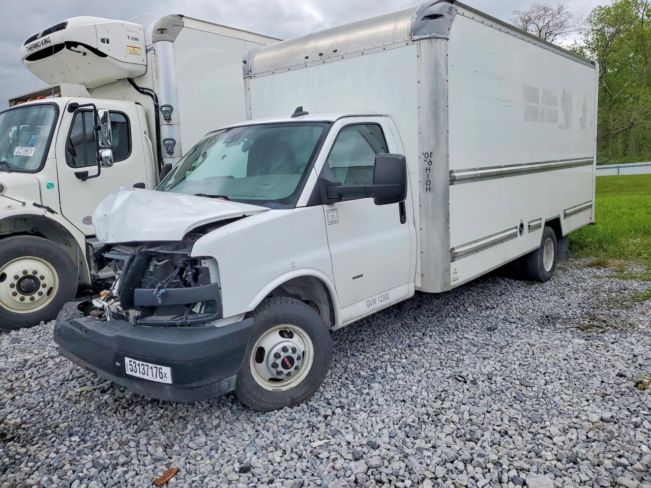 2021 GMC Savana Commercial, VIN 7GZ37TC73MN013372 — Front end