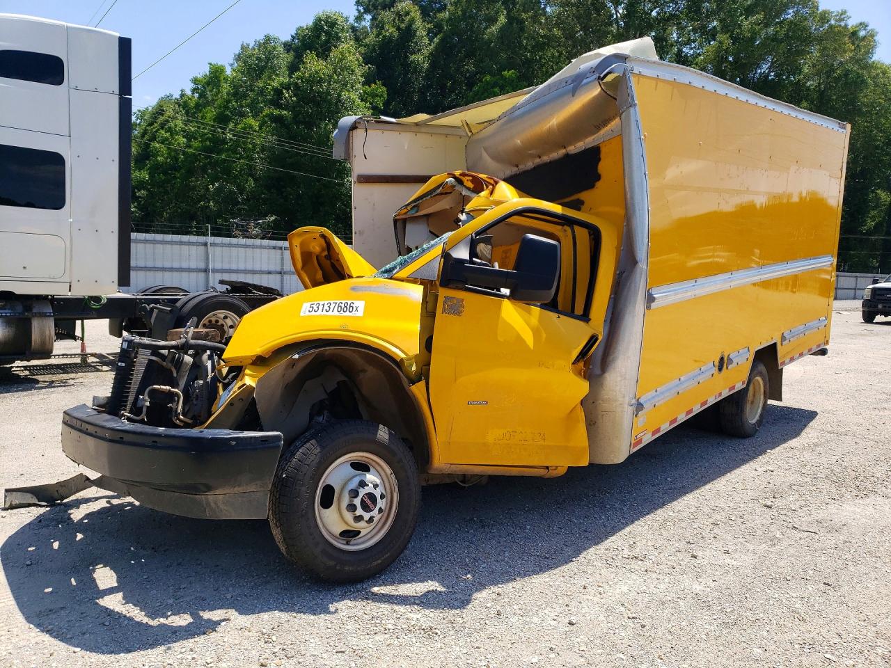 2022 GMC Savana Commercial, VIN 7GZ37TC75NN004108 — Front end