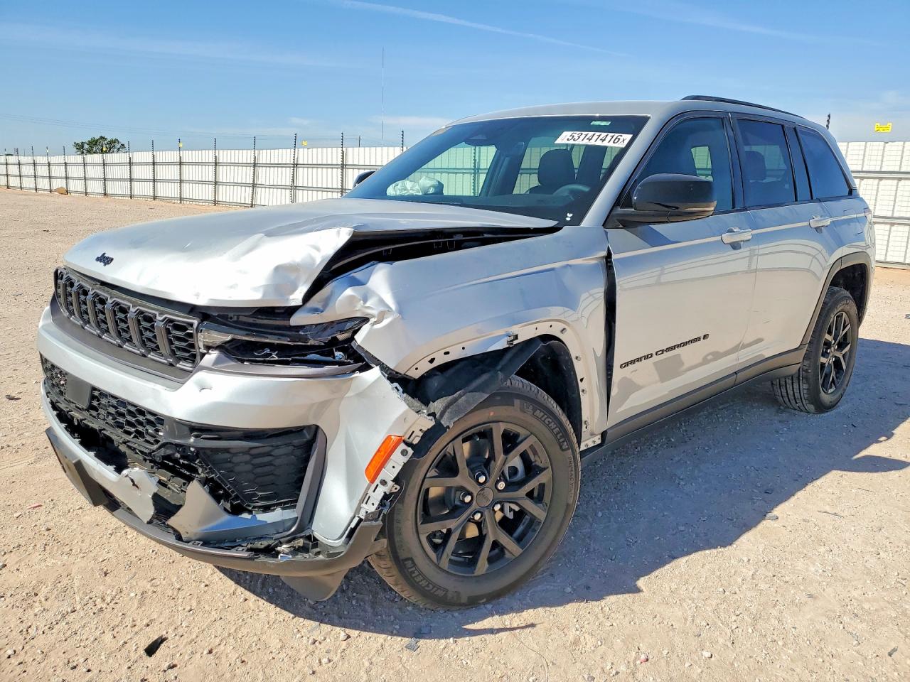 2026 Jeep Grand Cherokee Laredo Altitude, VIN 1C4RJHAR4TC242647 — Front end