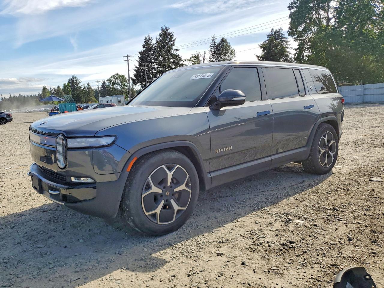 2023 Rivian R1S Adventure, VIN 7PDSGABAXPN009150 — Rear end