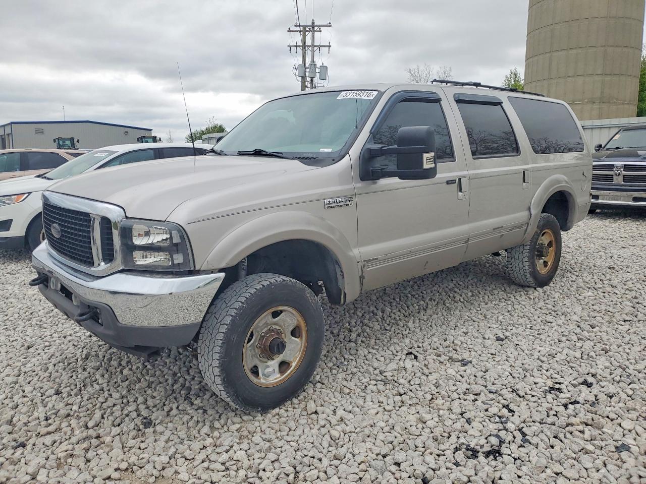 2002 Ford Excursion XLT Spec. Service, VIN 1FMSU41F72EA51732 — Front end