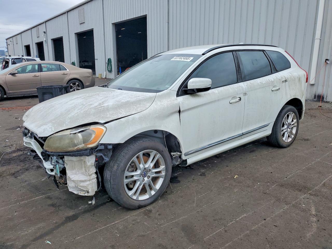 2015 Volvo XC60 T5 Drive-E, VIN YV440MDJ8F2676329 — Front end