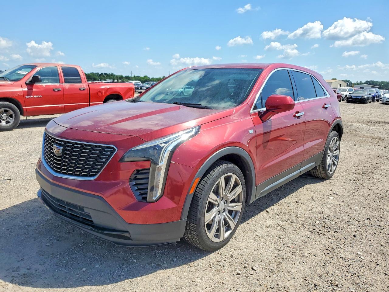 2019 Cadillac XT4 FWD Luxury, VIN 1GYAZAR40KF205382 — Мелкие вмятины и царапины