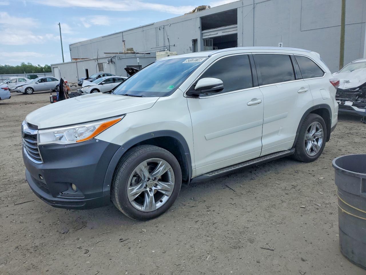 2015 Toyota Highlander Limited Platinum, VIN 5TDDKRFH7FS182606 — Фото с аукциона