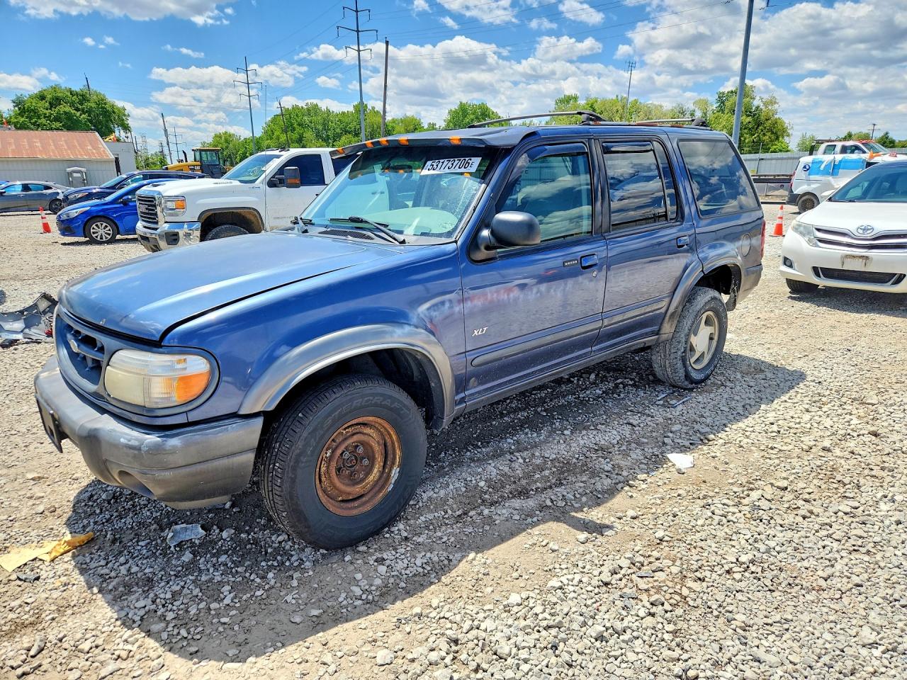 2001 Ford Explorer XLT, VIN 1FMZU73E81ZA33607 — Rear end