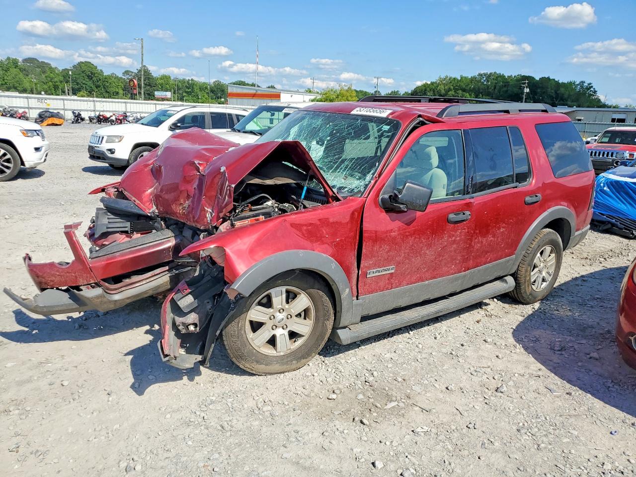 2006 Ford Explorer XLT, VIN 1FMEU63E96UB23801 — Front end