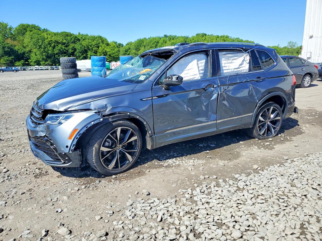 2022 Volkswagen Tiguan SEL R-Line, VIN 3VV4B7AX2NM004198 — Roof