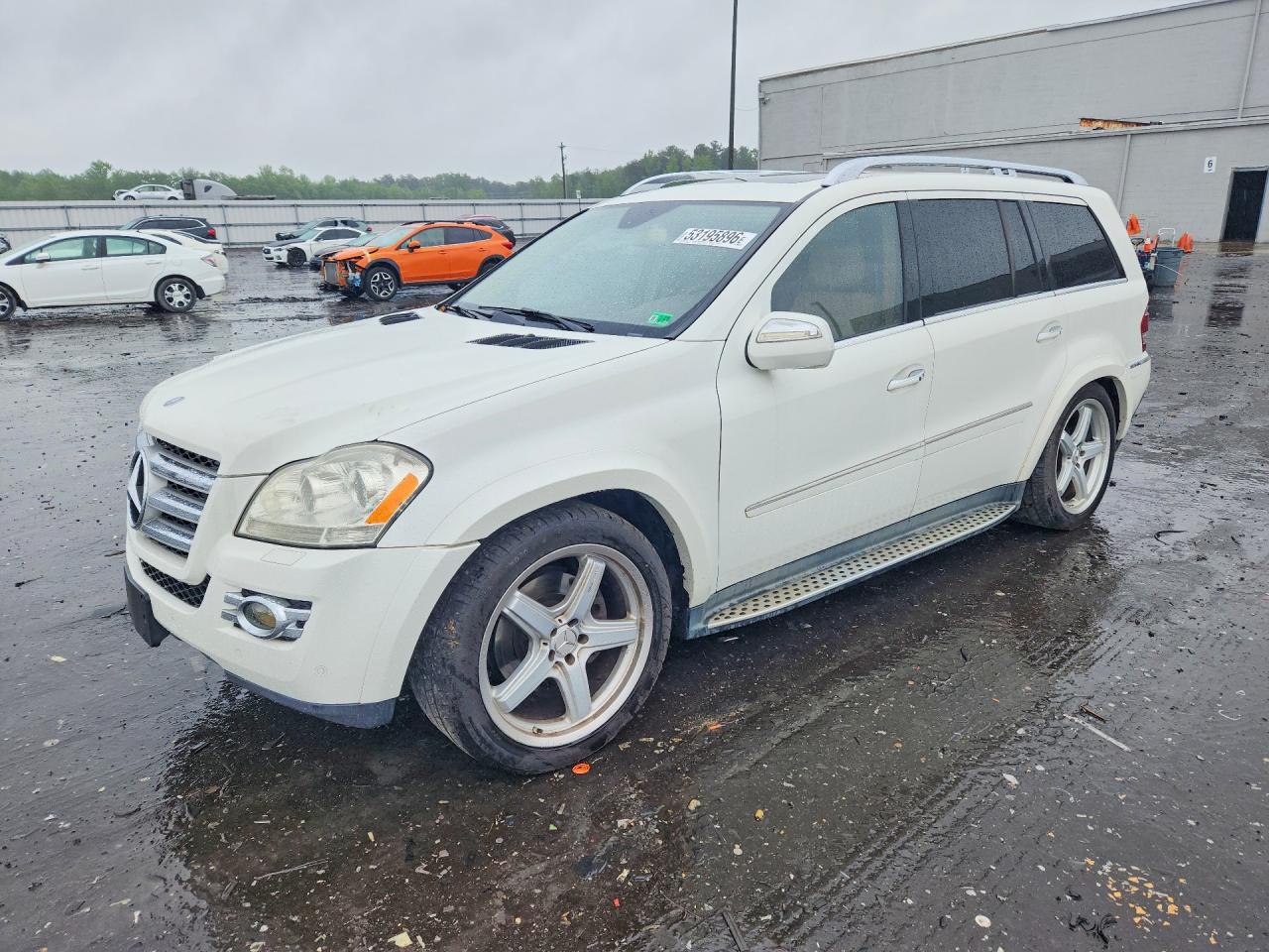 2009 Mercedes-Benz GL 550, VIN 4JGBF86EX9A483850 — Front end