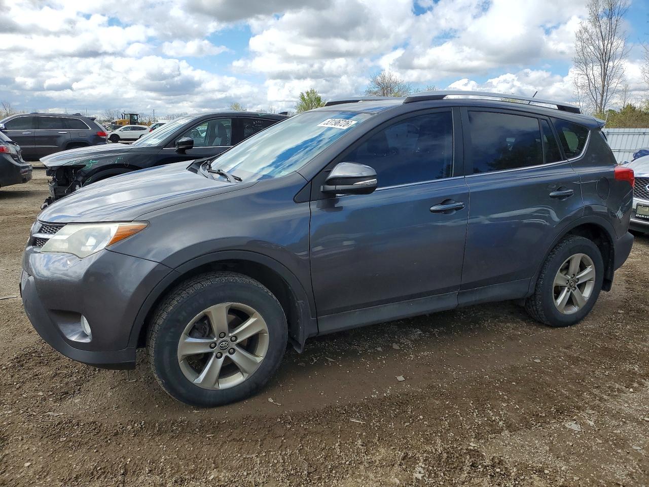 2015 Toyota RAV4 XLE, VIN 2T3RFREV2FW351012 — Side