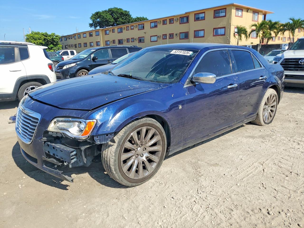 2013 Chrysler 300, VIN 2C3CCAAG5DH735455 — Front end
