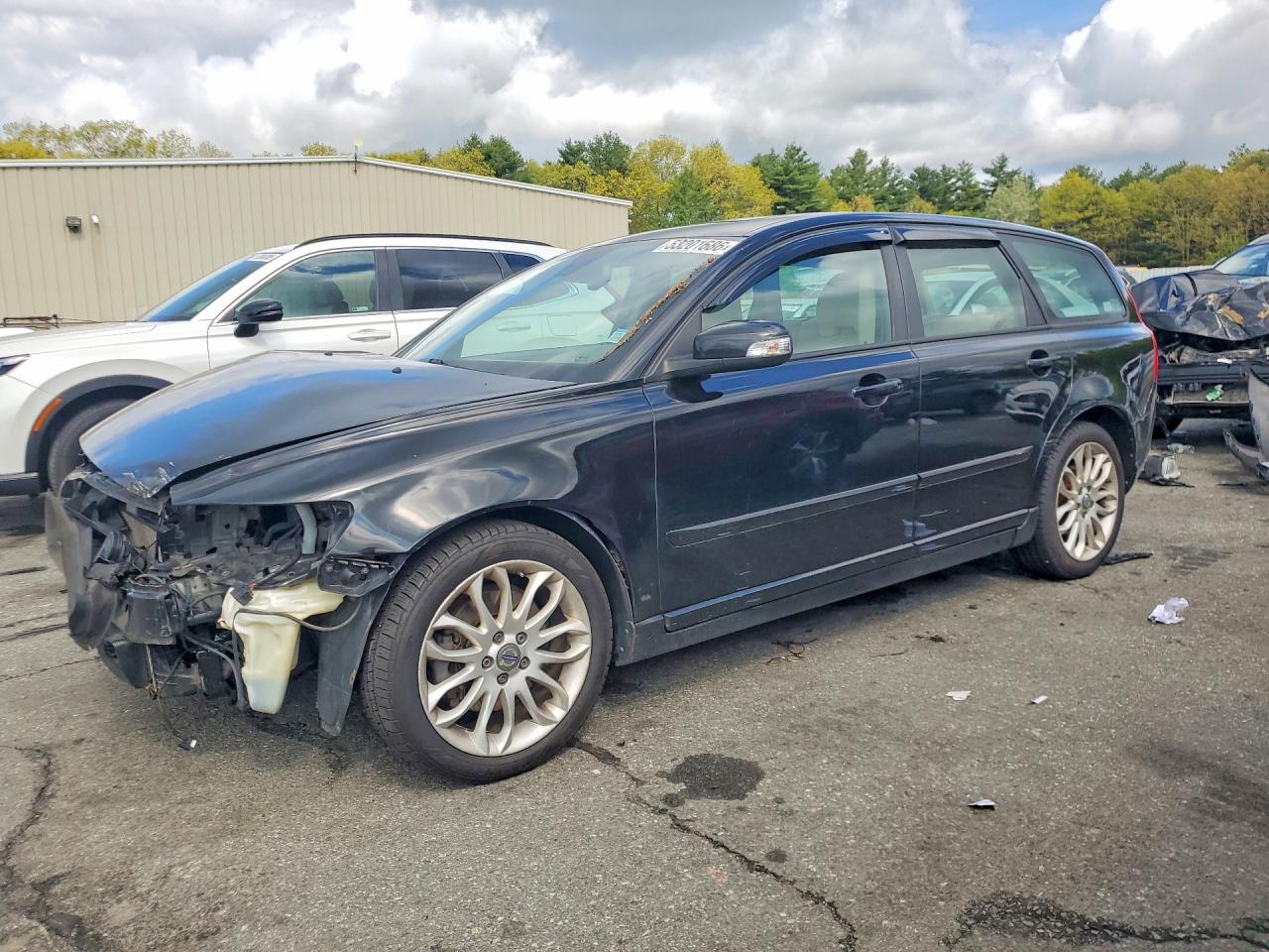 2011 Volvo V50, VIN YV1672MW0B2625645 — Front end