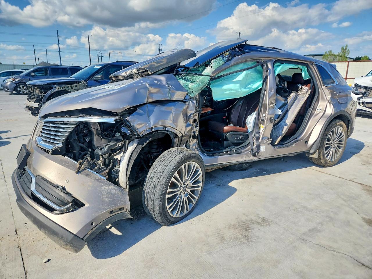 2018 Lincoln MKX Reserve, VIN 2LMPJ6LR3JBL41045 — Side