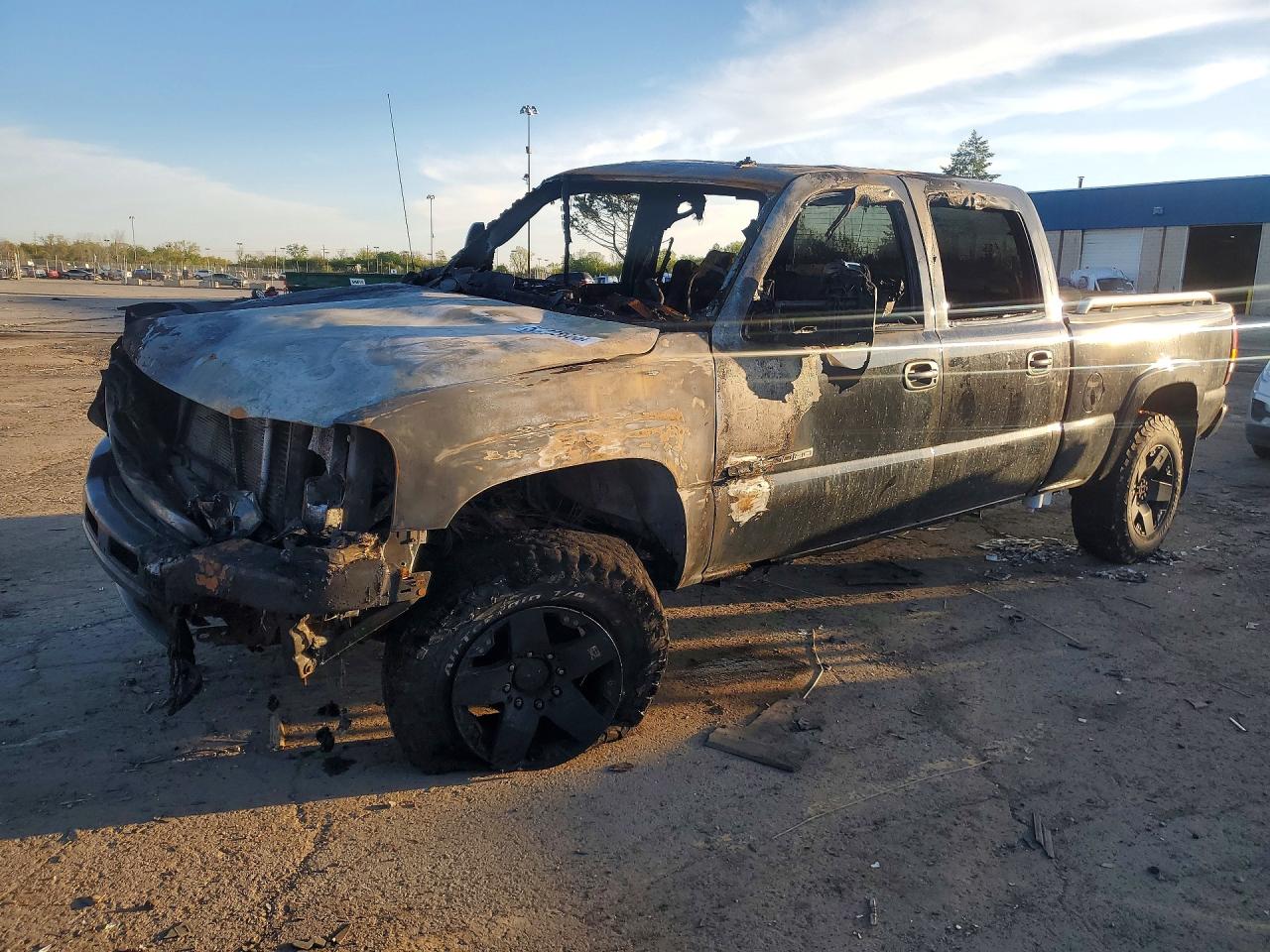 2007 GMC Sierra 2500HD SLT, VIN 1GTHK23DX7F163138 — Engine fire