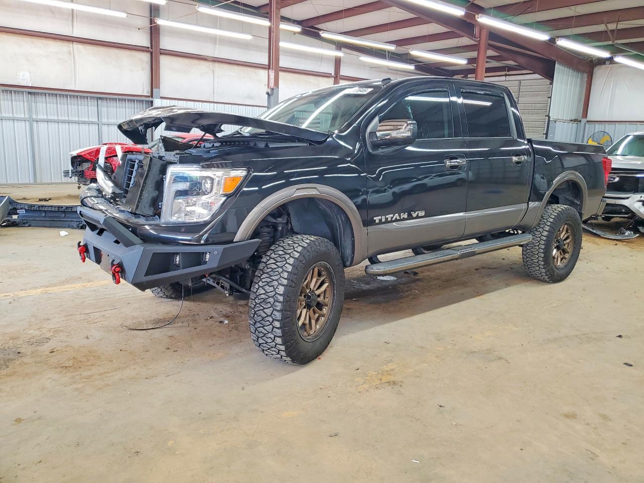 2019 Nissan Titan Platinum Reserve, VIN 1N6AA1E50KN526367 — Front end