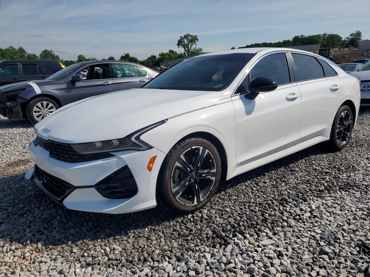 2022 Kia K5 GT-Line, VIN 5XXG64J24NG159632 — Side