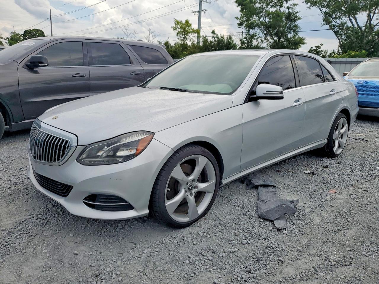 2014 Mercedes-Benz E 350 Luxury, VIN WDDHF8JBXEB038157 — Interior fire