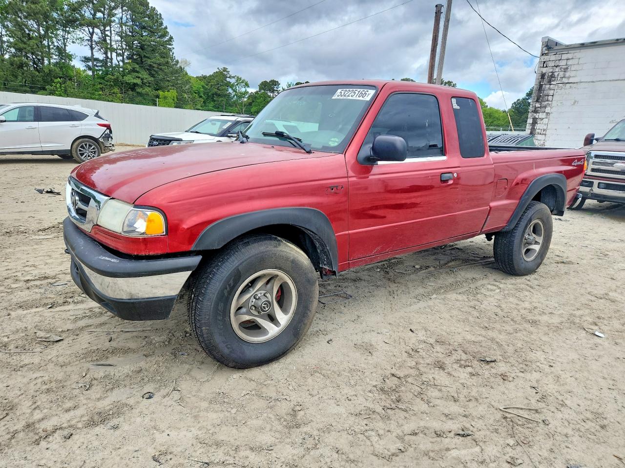 2004 Mazda B-Series SE, VIN 4F4ZR47E84TM10286 — Front end