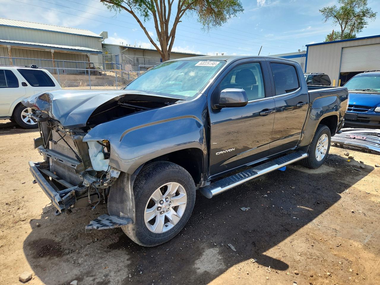 2015 GMC Canyon 4WD SLE, VIN 1GTG6BE30F1198402 — Front end