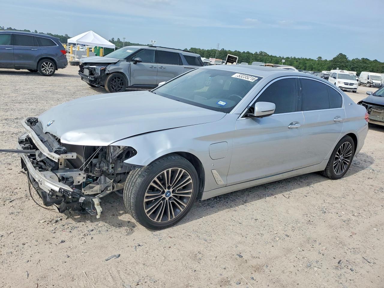 2018 BMW 5 Series 530e, VIN WBAJA9C52JB252865 — Front end