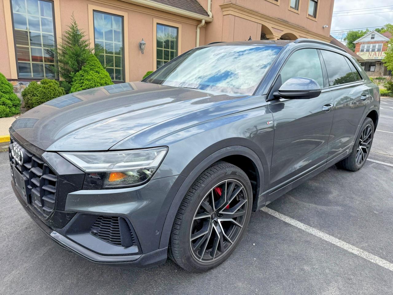 2021 Audi Q8 Premium Plus, VIN WA1EVAF11MD007500 — Мелкие вмятины и царапины