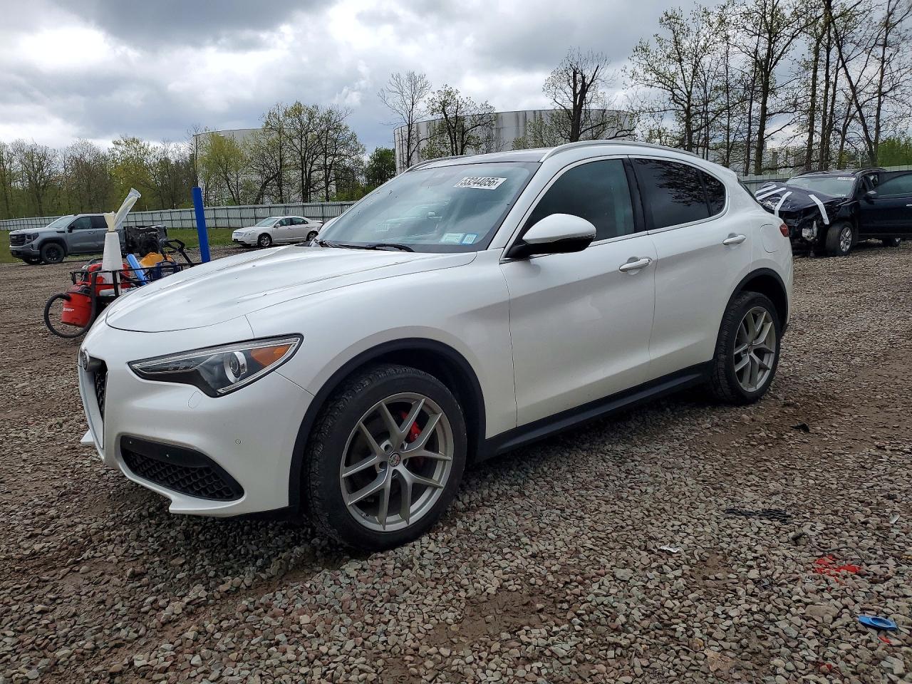 2018 Alfa Romeo Stelvio Ti, VIN ZASFAKBN4J7B94883 — Front end