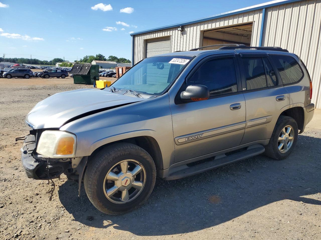 2002 GMC Envoy SLE, VIN 1GKDT13S922214749 — Front end