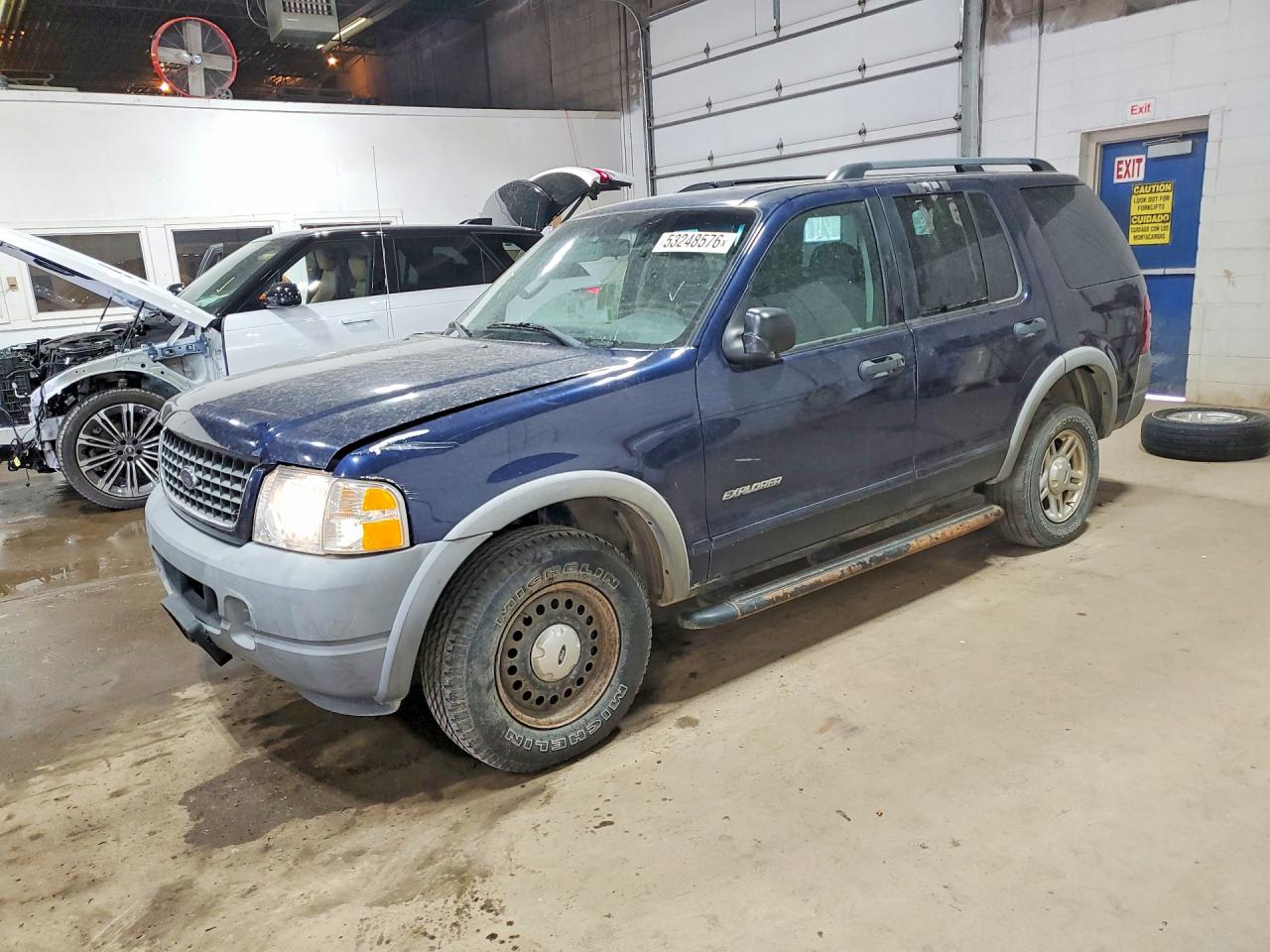 2002 Ford Explorer XLS, VIN 1FMZU72E32ZC61520 — Front end