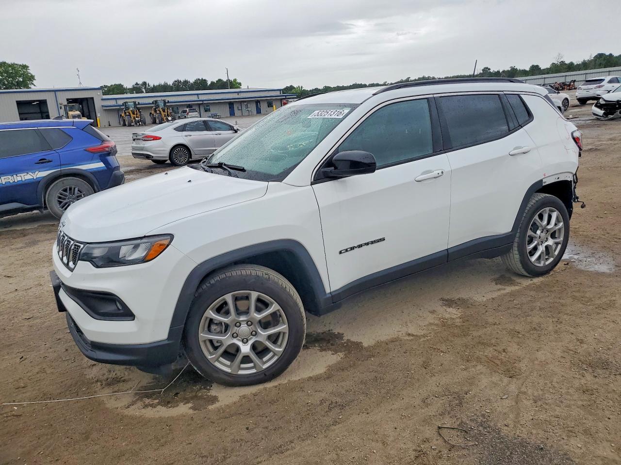 2023 Jeep Compass Latitude Lux, VIN 3C4NJDFN0PT561132 — Rear end