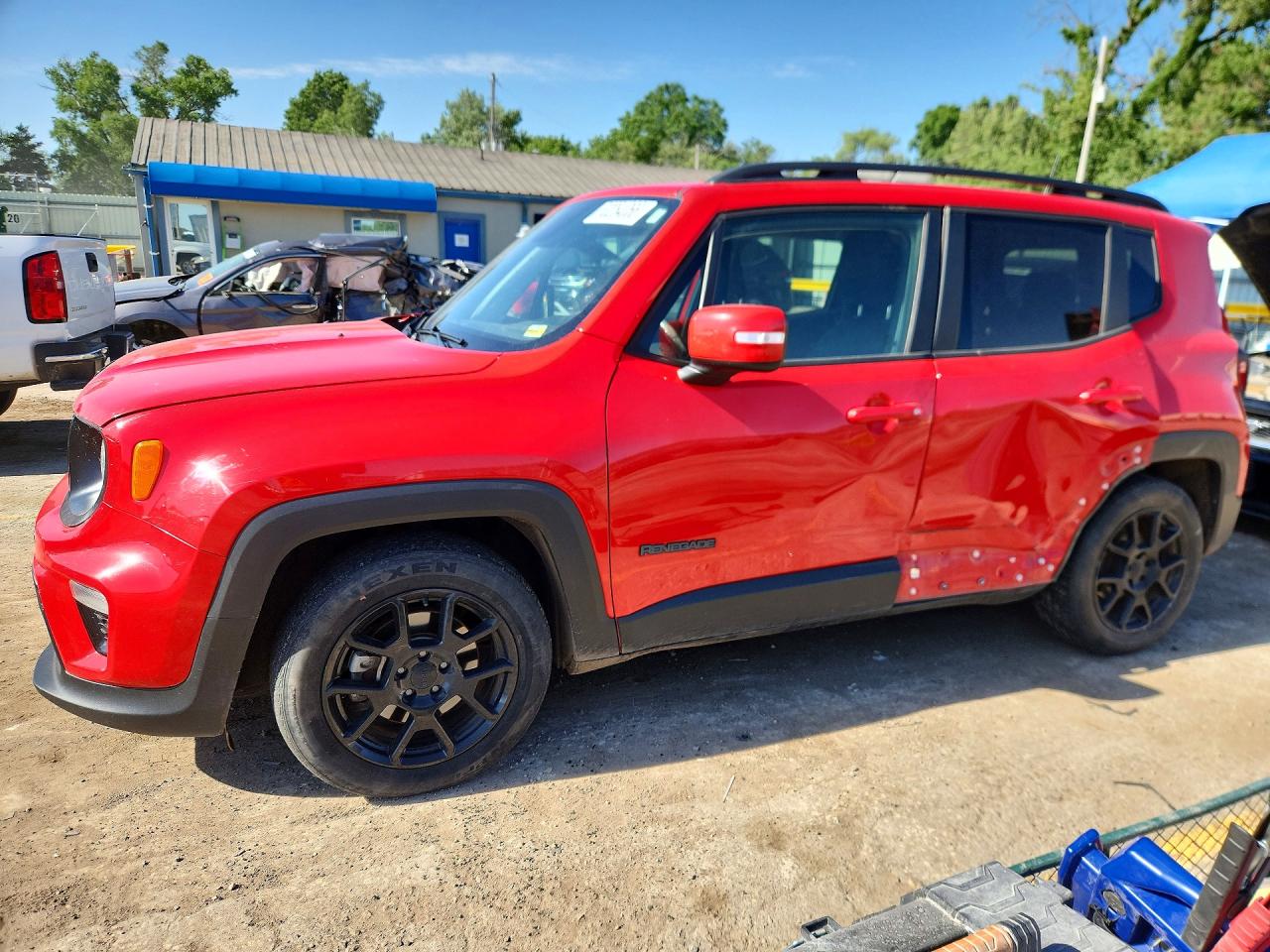 2020 Jeep Renegade Latitude, VIN ZACNJABB6LPL33483 — Бок