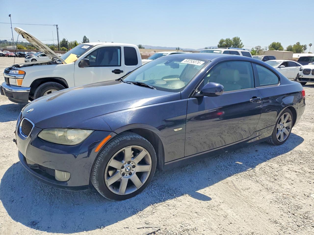 2010 BMW 3 Series 328i, VIN WBAWB3C59AP139837 — Перед