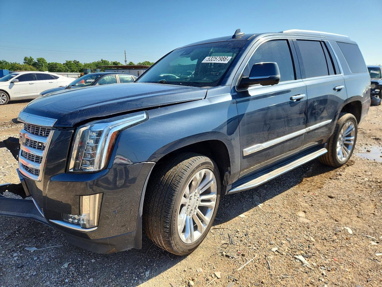 2019 Cadillac Escalade Luxury, VIN 1GYS3BKJ7KR191555 — Front end
