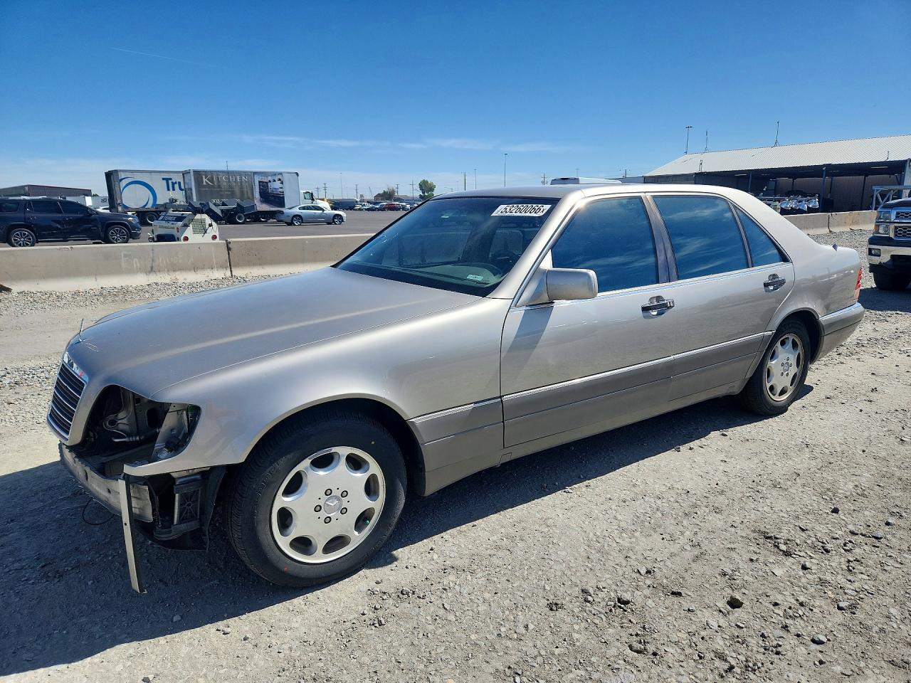 1995 Mercedes-Benz S 320, VIN WDBGA33E3SA214707 — Front end