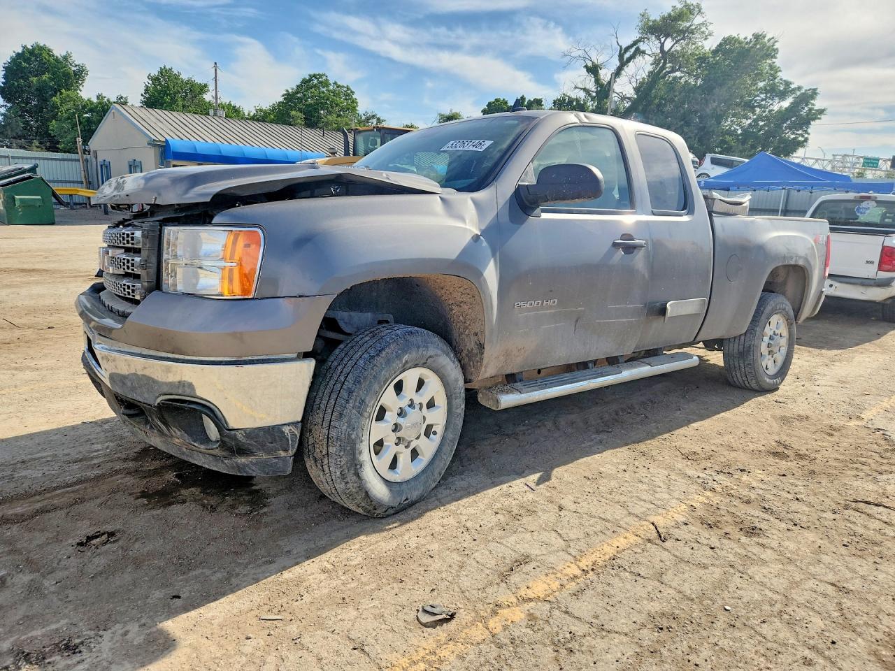 2013 GMC Sierra 2500HD SLE, VIN 1GT220CG8DZ237901 — Front end