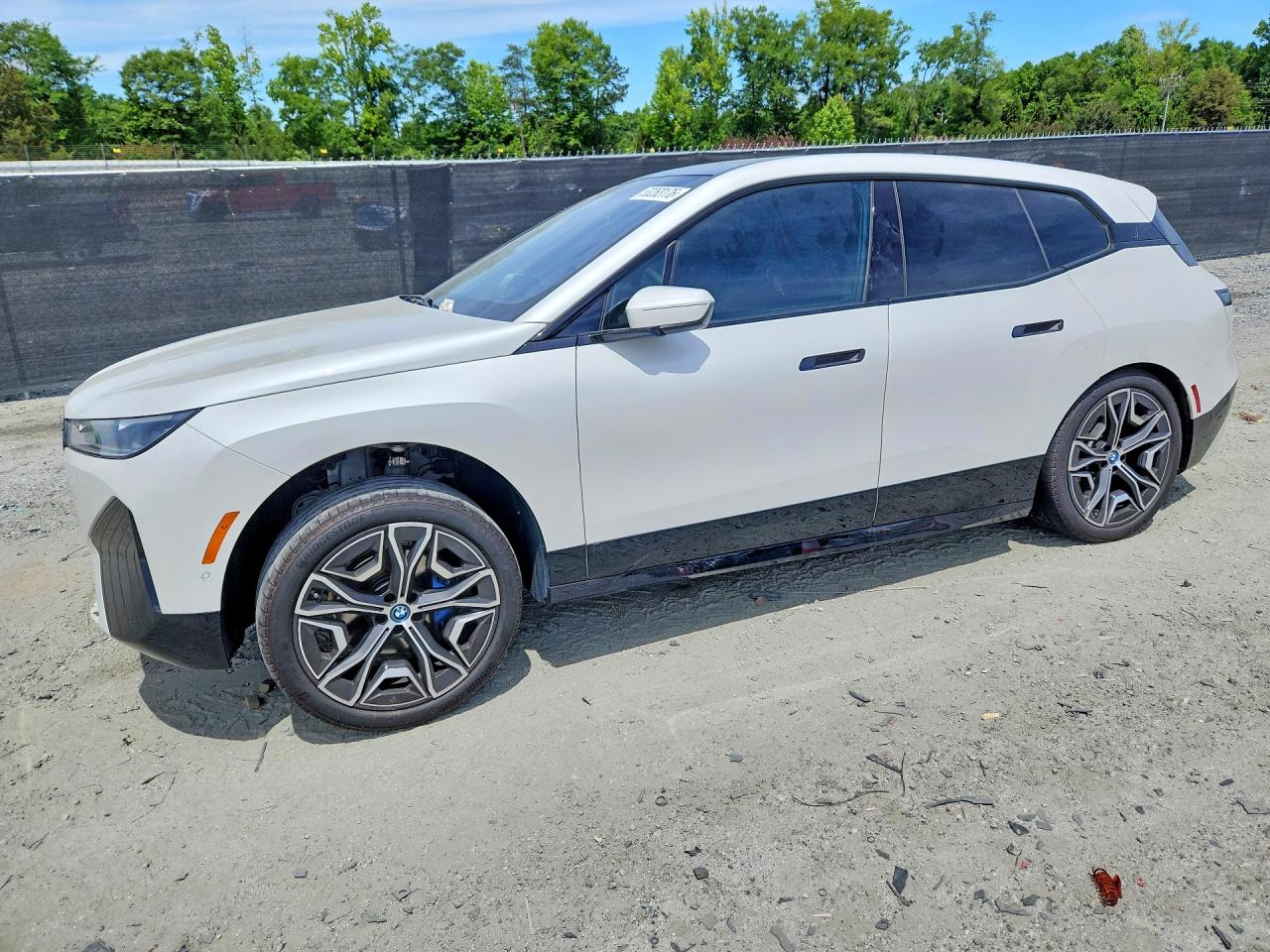 2025 BMW iX xDrive50, VIN WB523CF02SCU70598 — Front end