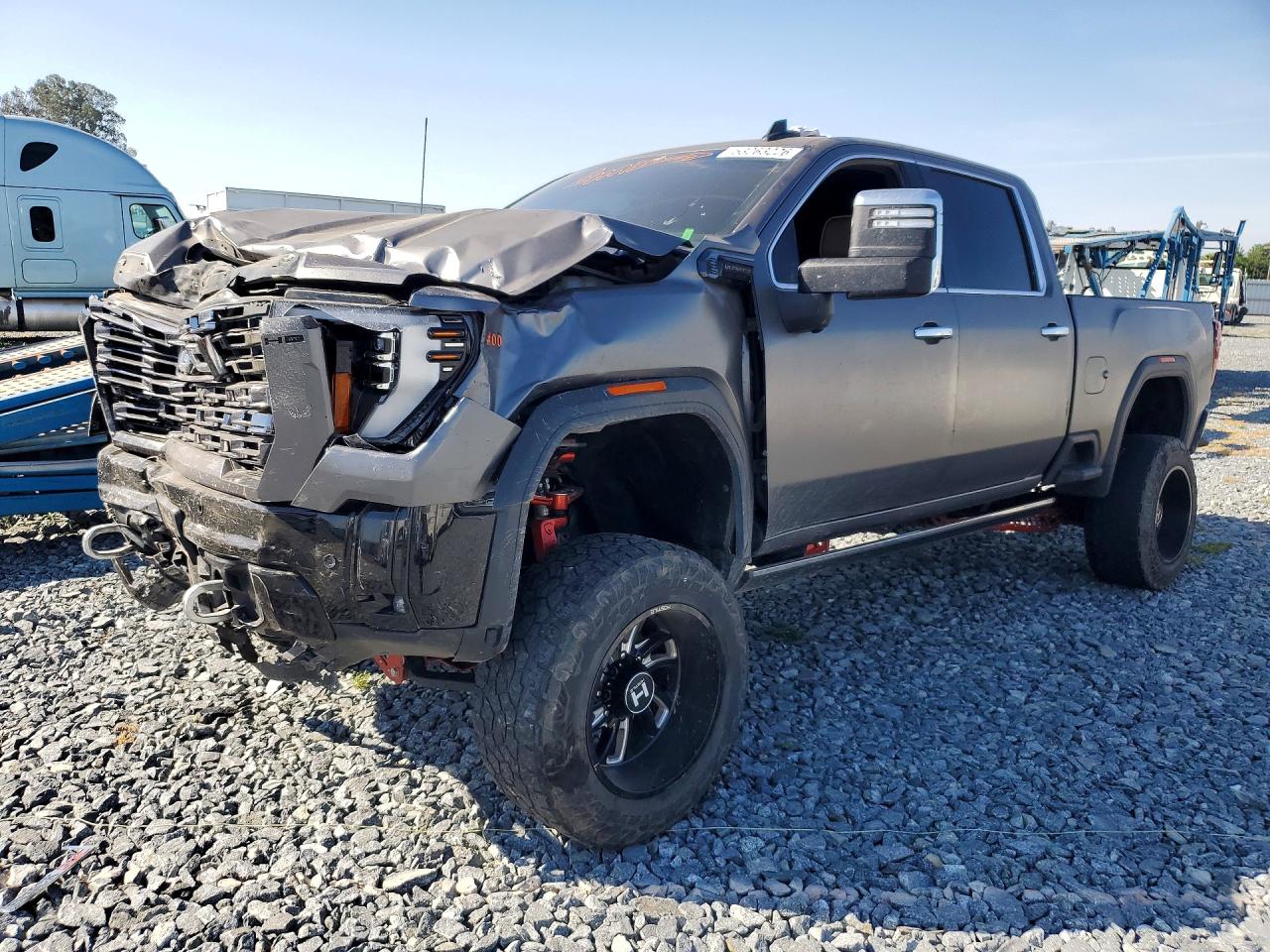 2025 GMC Sierra 2500HD Denali Ultimate, VIN 1GT4UXEY5SF136055 — Front end