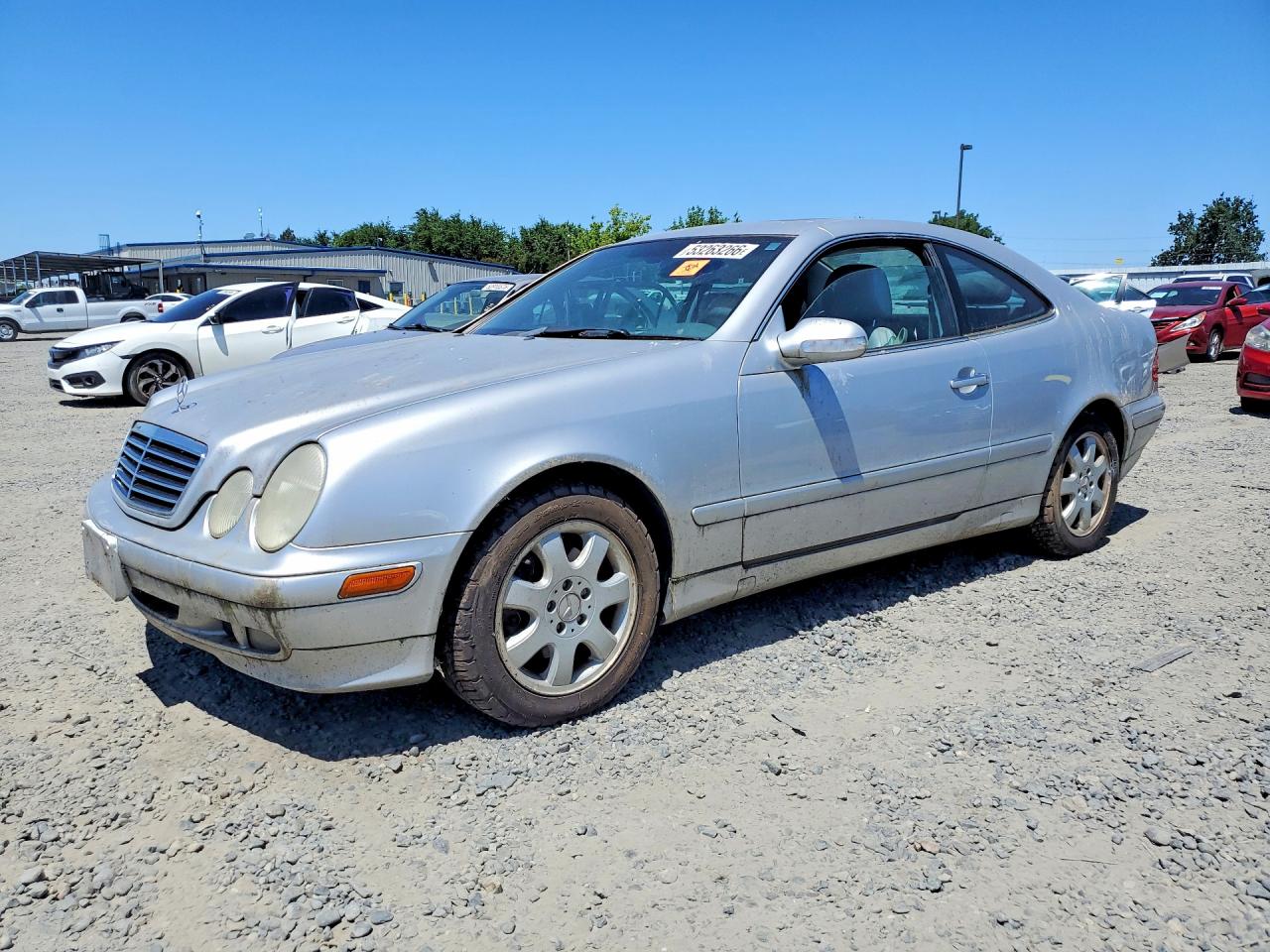 2002 Mercedes-Benz CLK 320/430, VIN WDBLJ65G52T128169 — Front end