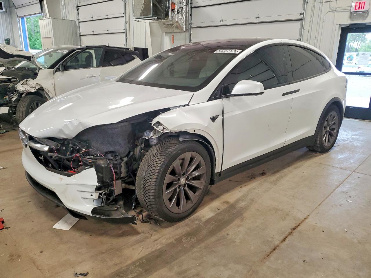2019 Tesla Model X 75D, VIN 5YJXCAE20KF197164 — Front end