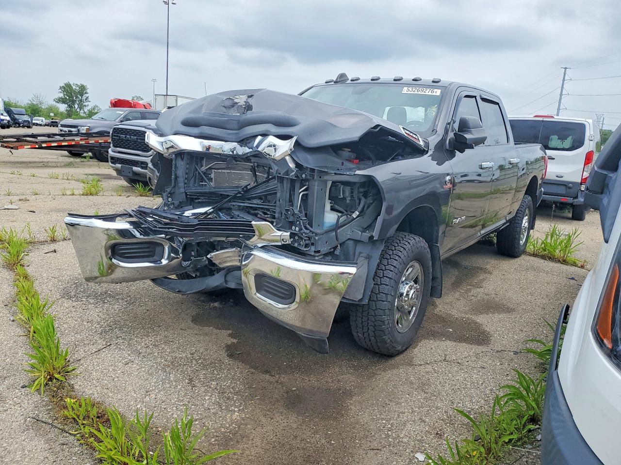 2020 Ram 3500 Tradesman, VIN 3C63R3CL4LG113824 — Перед